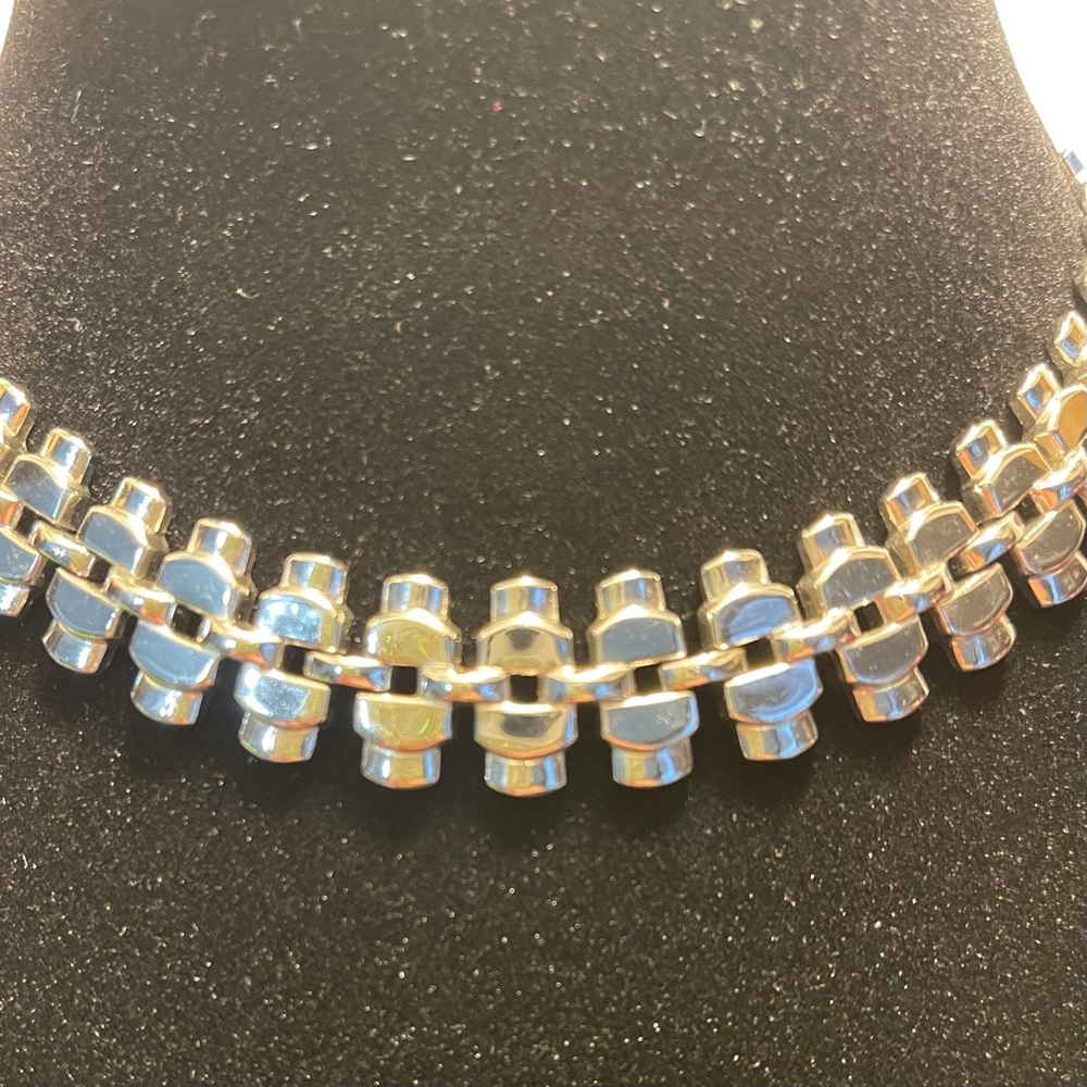 Monet vintage silver tone choker